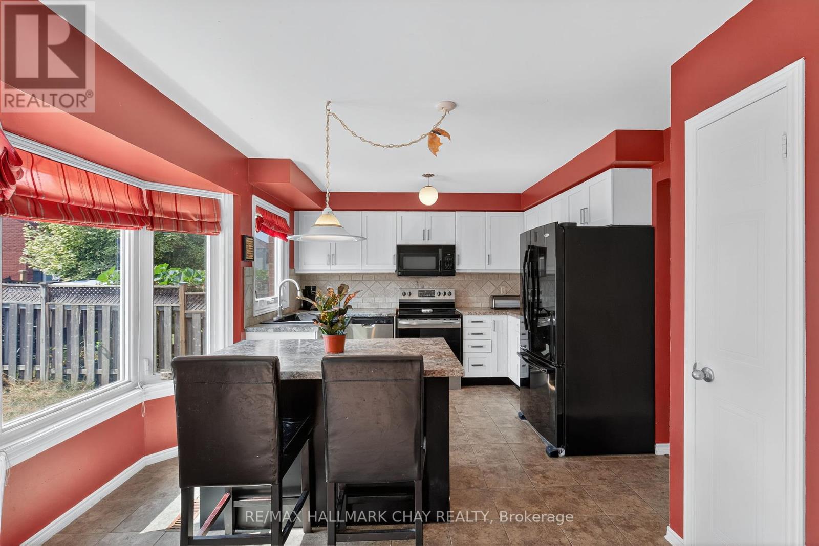 49 Mcdougall Drive, Barrie, Ontario  L4N 7H7 - Photo 14 - S12352784