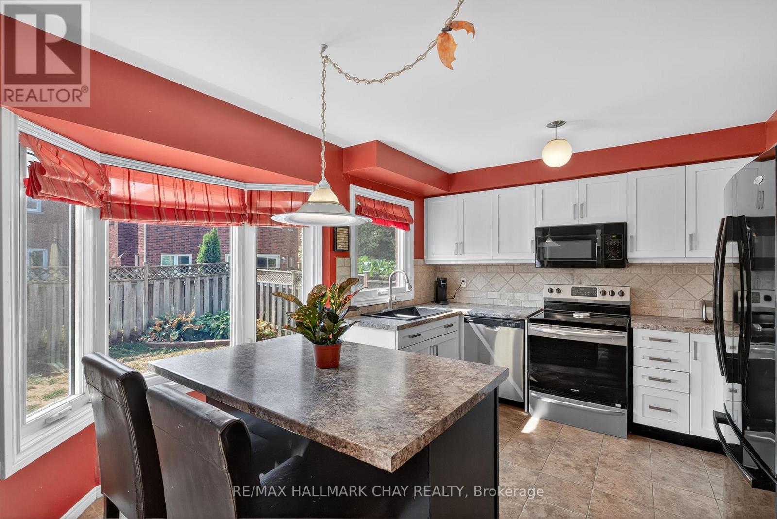 49 Mcdougall Drive, Barrie, Ontario  L4N 7H7 - Photo 15 - S12352784