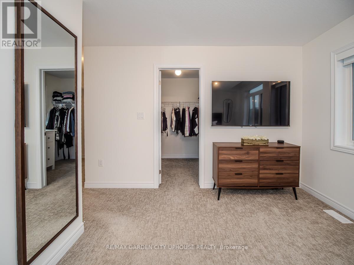 111 Starfire Crescent, Hamilton, Ontario  L8E 0K9 - Photo 8 - X12352876