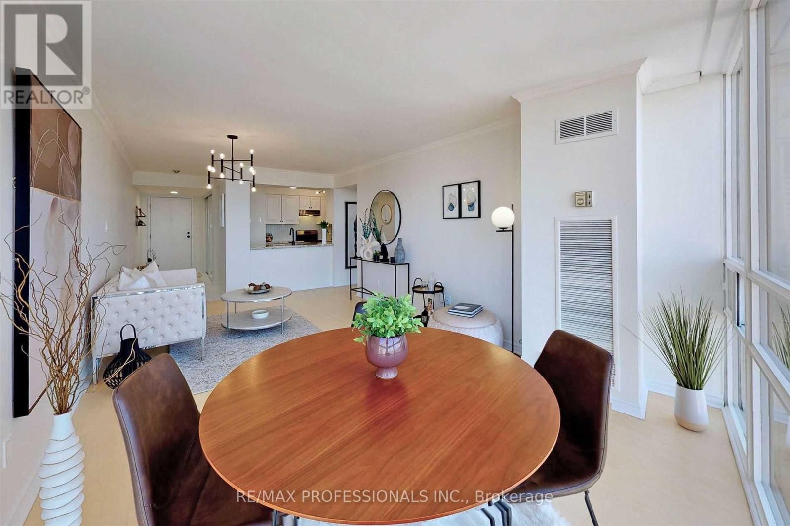 1604 - 50 Eglinton Avenue, Mississauga, Ontario  L5R 3P5 - Photo 11 - W12352741