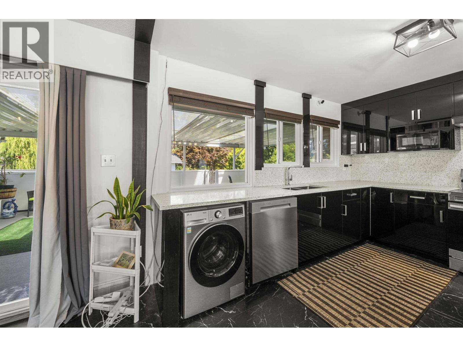 1121 Prairie Avenue, Port Coquitlam, British Columbia V3B 1S7 - Photo 11 - R3038452