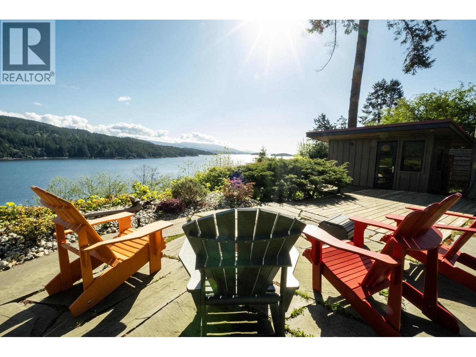 7626 EUREKA AVENUE, Halfmoon Bay, British Columbia