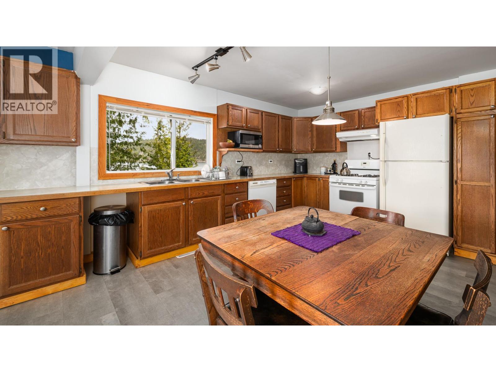 14729 3a Highway, Gray Creek, British Columbia  V0B 1S0 - Photo 17 - 10359067