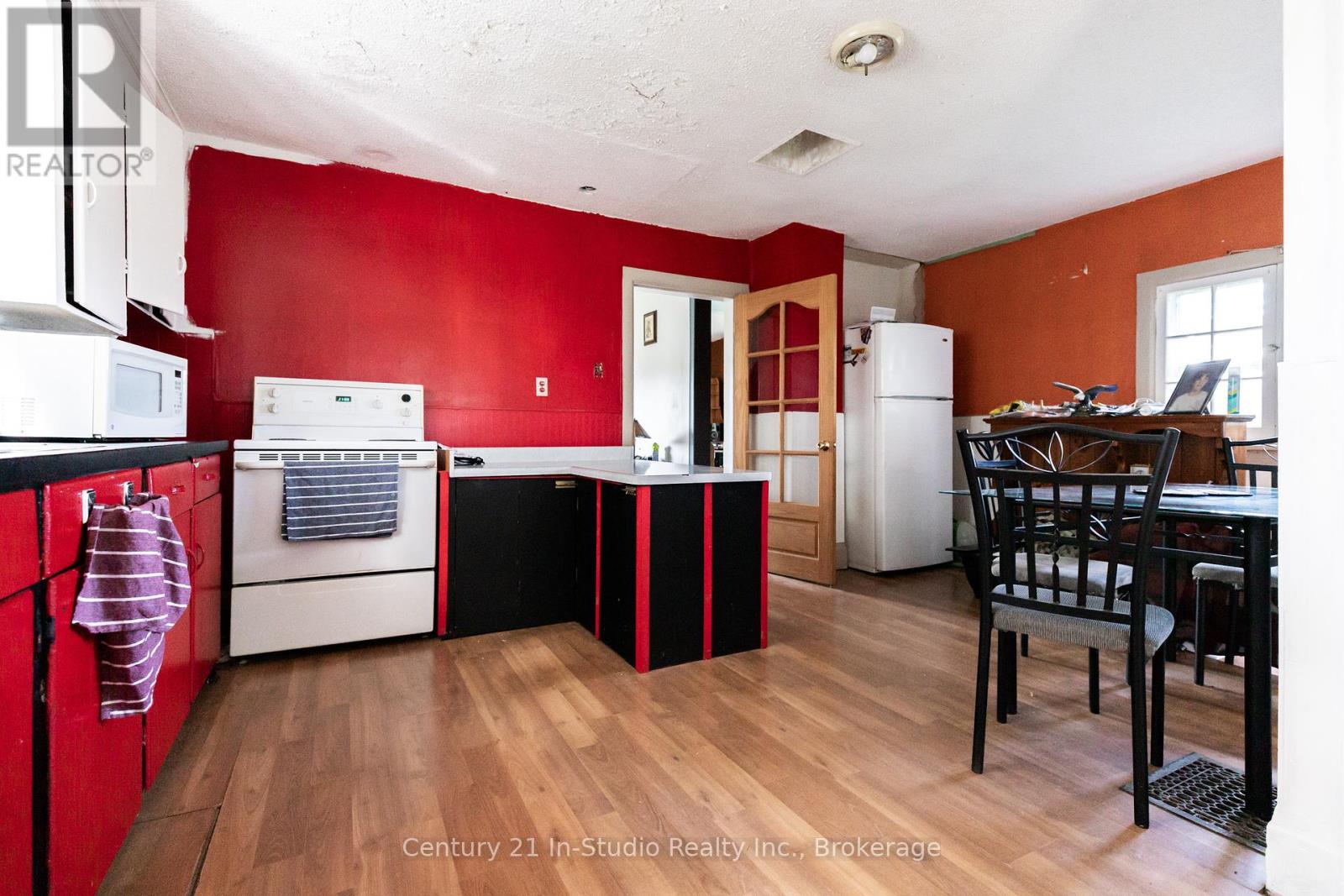 318143 6 & 10 Highway, Meaford, Ontario  N4K 6K9 - Photo 7 - X12352867