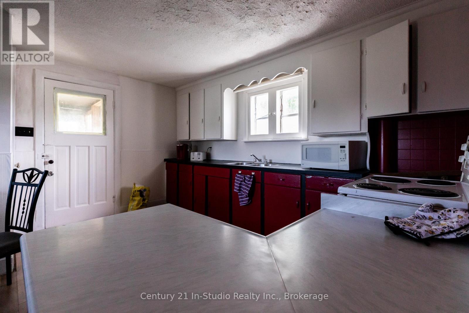 318143 6 & 10 Highway, Meaford, Ontario  N4K 6K9 - Photo 8 - X12352867