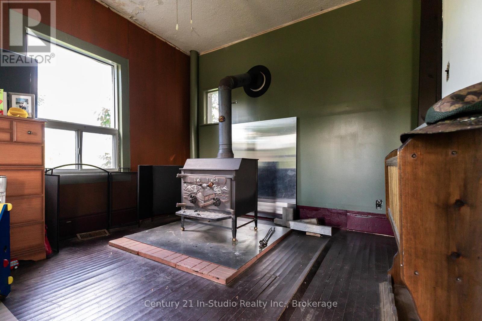 318143 6 & 10 Highway, Meaford, Ontario  N4K 6K9 - Photo 9 - X12352867