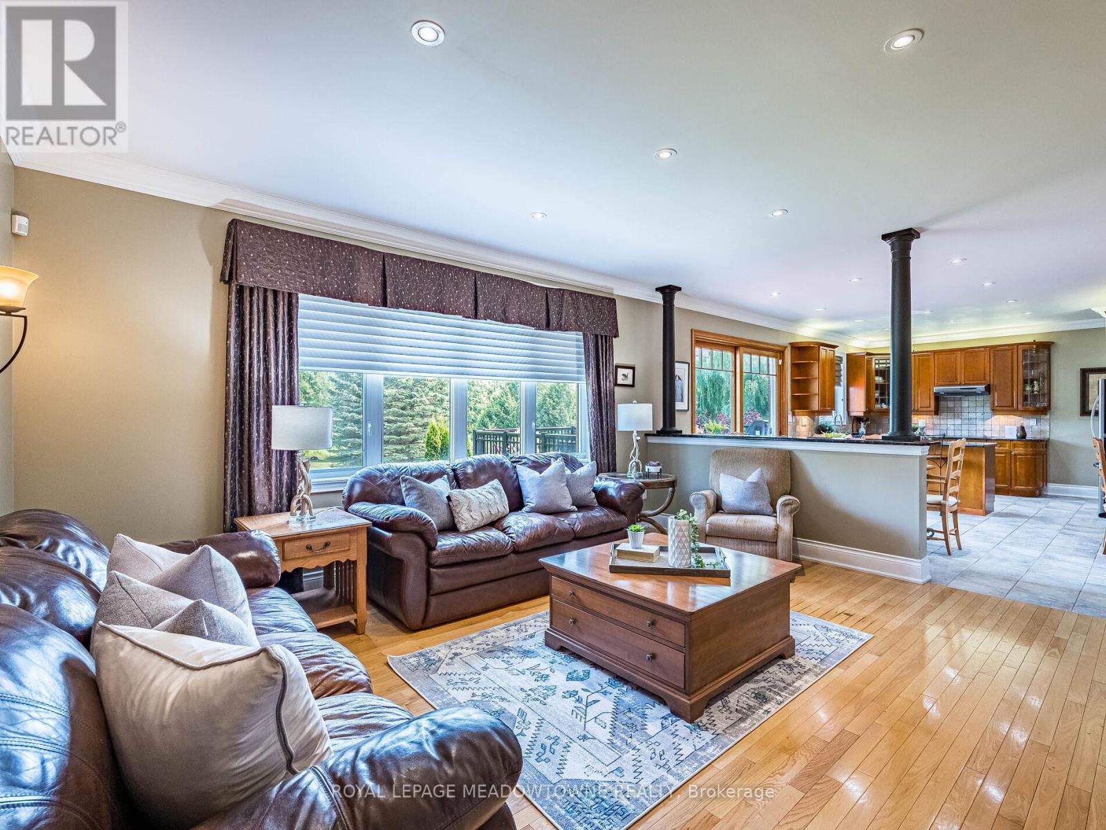 8 Deer Run Crescent, Halton Hills, Ontario  L7J 2L7 - Photo 17 - W12330234