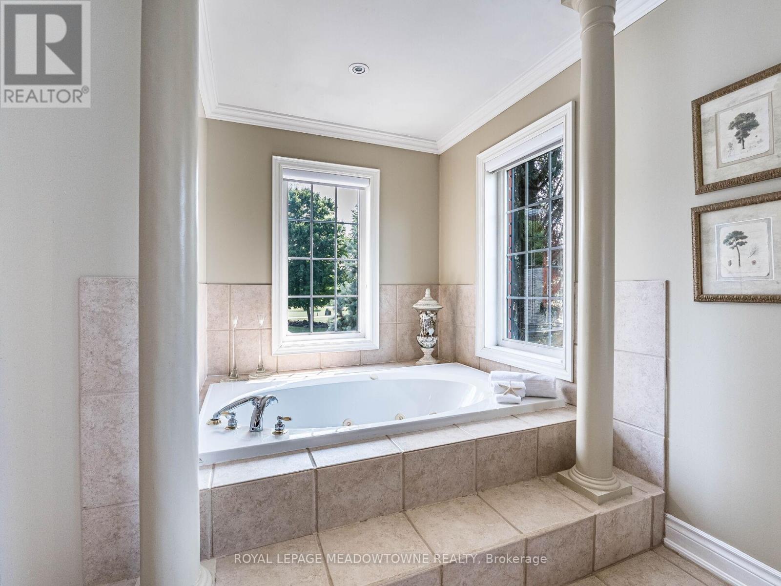 8 Deer Run Crescent, Halton Hills, Ontario  L7J 2L7 - Photo 21 - W12330234