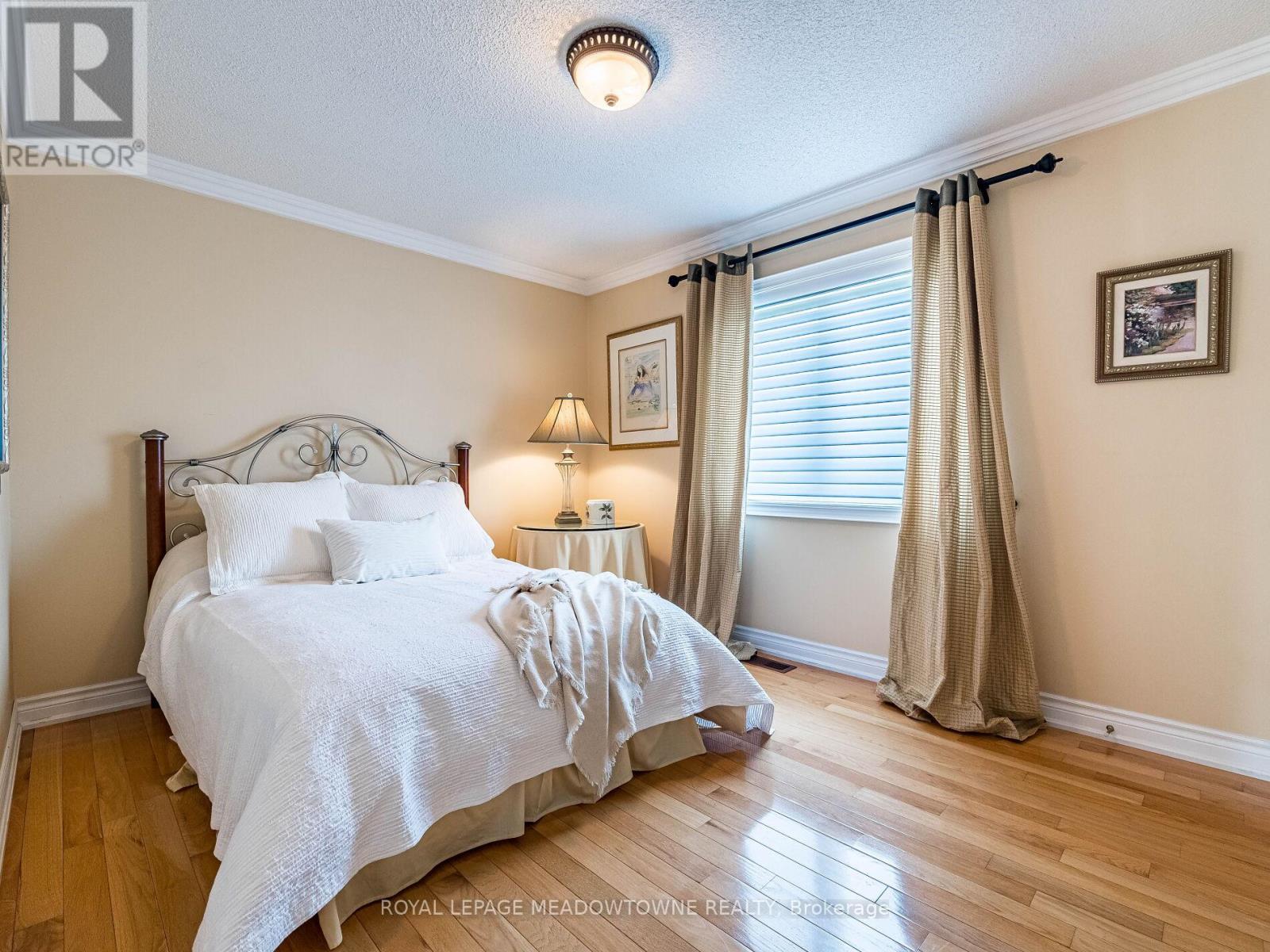 8 Deer Run Crescent, Halton Hills, Ontario  L7J 2L7 - Photo 23 - W12330234