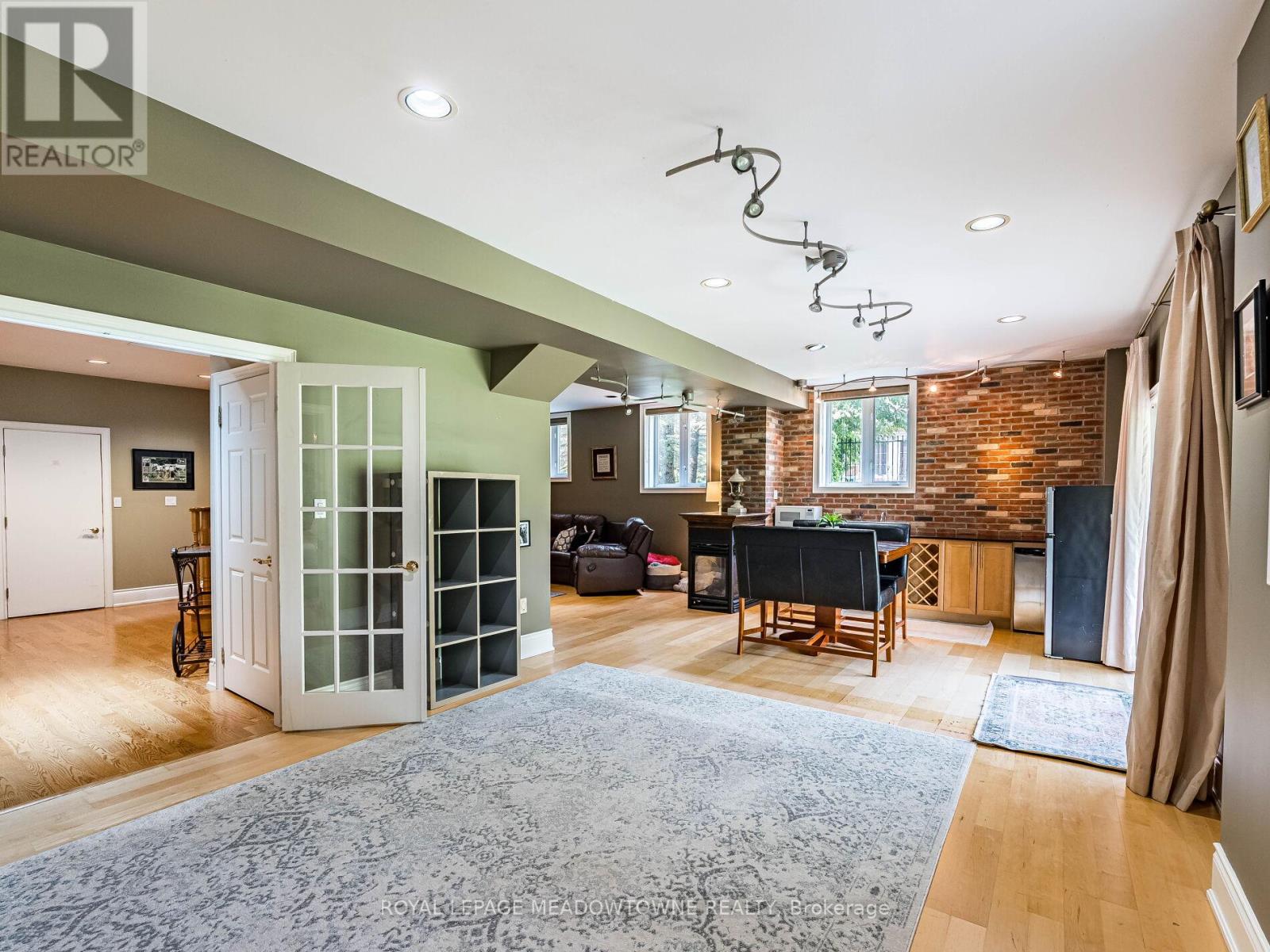 8 Deer Run Crescent, Halton Hills, Ontario  L7J 2L7 - Photo 31 - W12330234