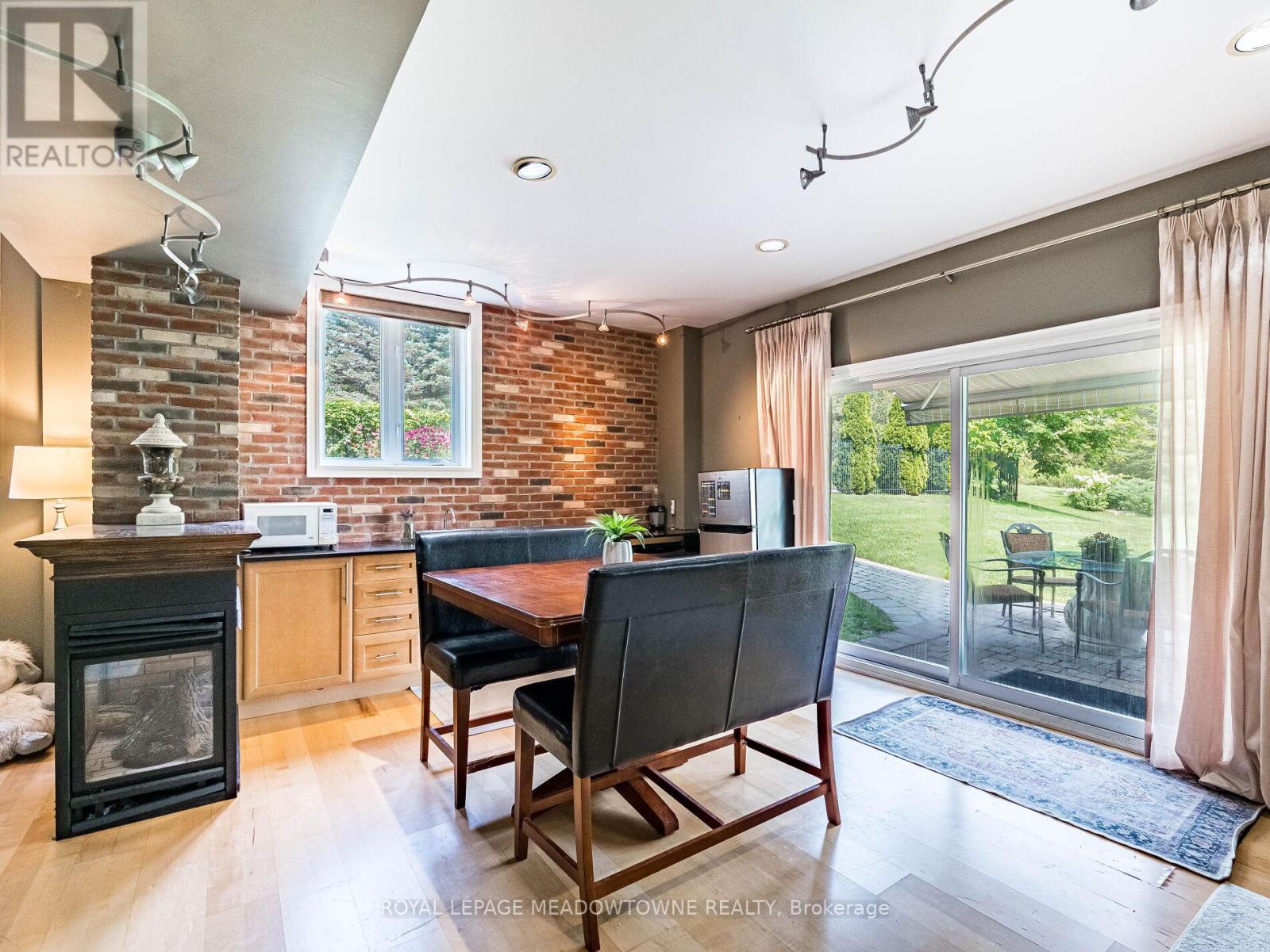 8 Deer Run Crescent, Halton Hills, Ontario  L7J 2L7 - Photo 32 - W12330234