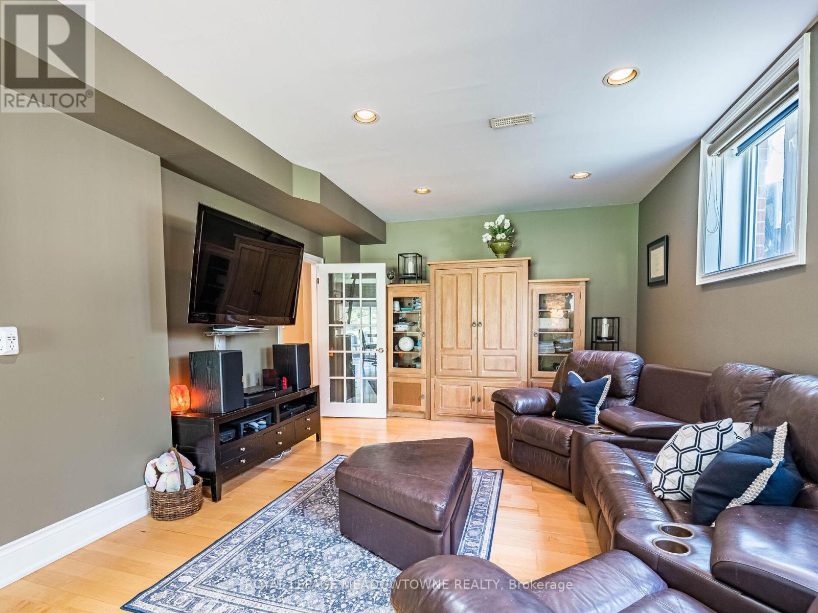 8 Deer Run Crescent, Halton Hills, Ontario  L7J 2L7 - Photo 34 - W12330234