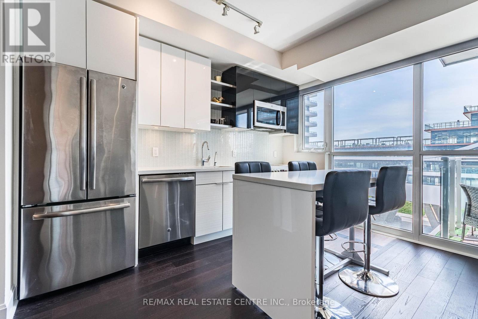 511 - 33 SHORE BREEZE, Toronto, Ontario