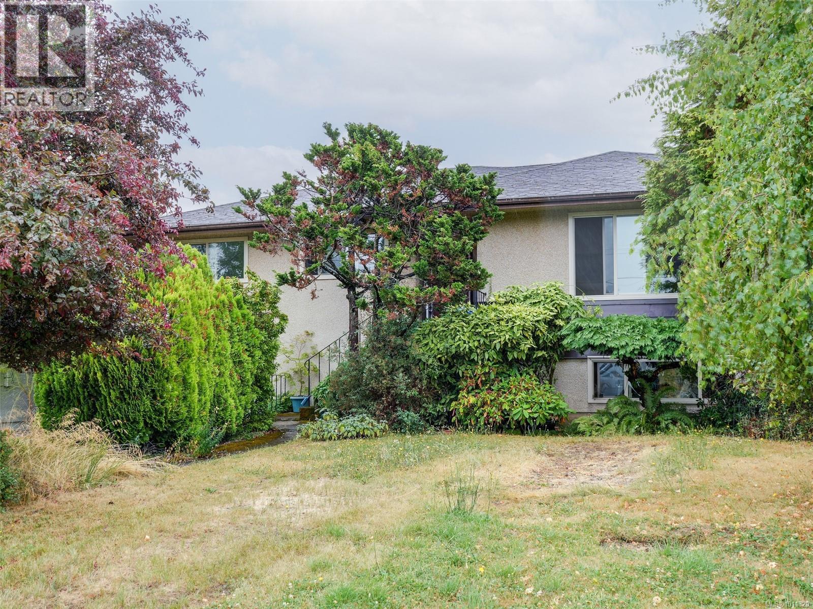 Property at 1611 Elm St image 1