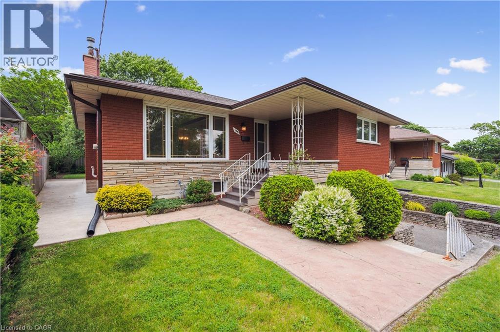 126 Elkington Drive, Kitchener, Ontario  N2B 1S3 - Photo 2 - 40738494