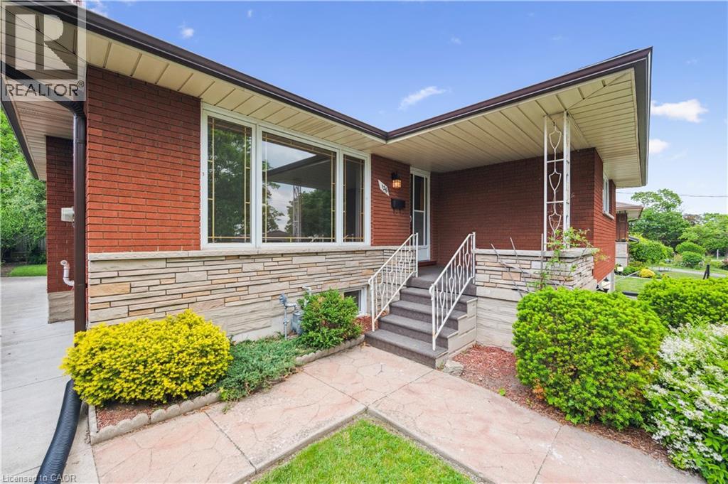 126 Elkington Drive, Kitchener, Ontario  N2B 1S3 - Photo 3 - 40738494
