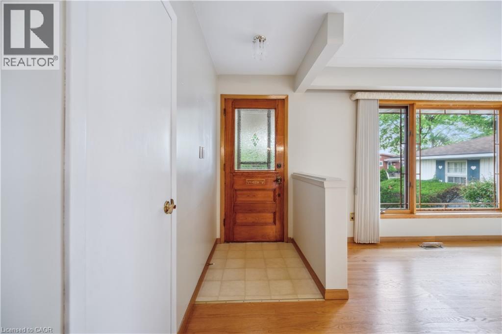 126 Elkington Drive, Kitchener, Ontario  N2B 1S3 - Photo 4 - 40738494