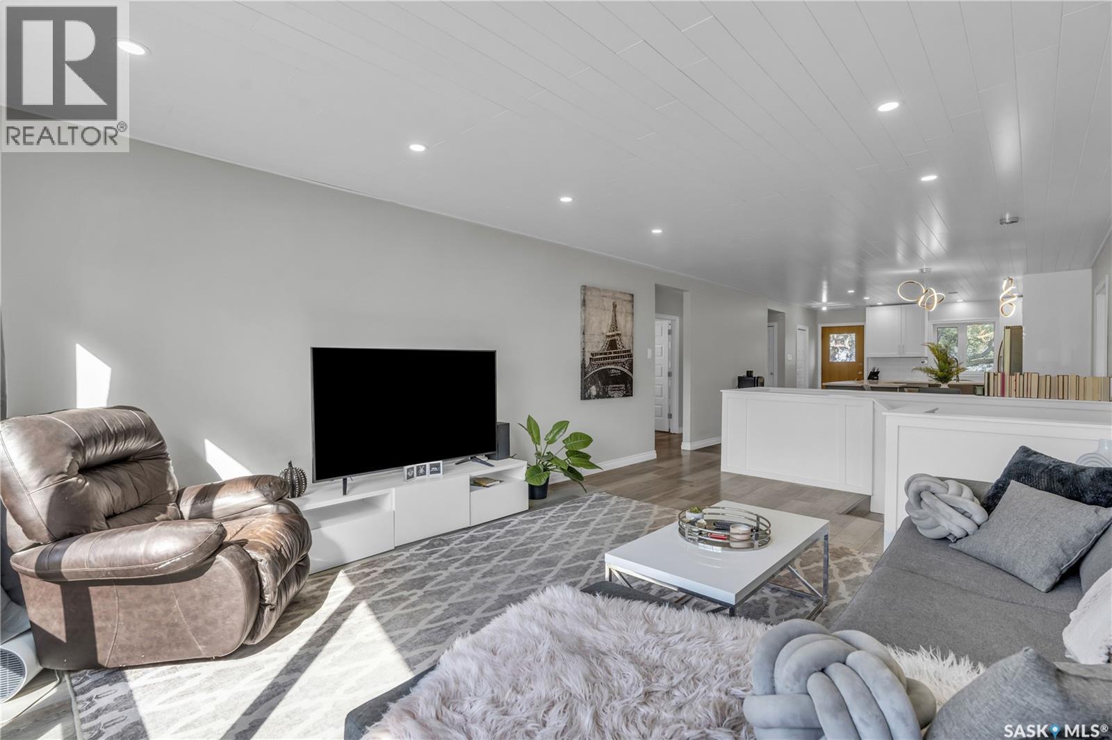 106 Wood Crescent, Assiniboia, Saskatchewan  S0H 0B0 - Photo 9 - SK015776