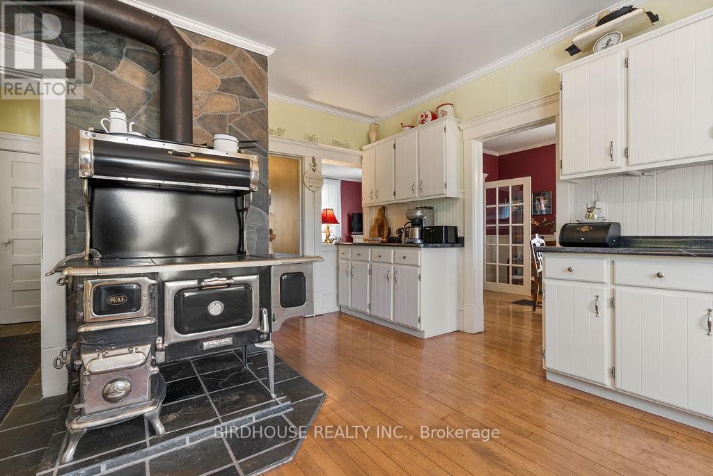 277 Sandhills Road, Kawartha Lakes, Ontario  K0M 2T0 - Photo 12 - X12347374