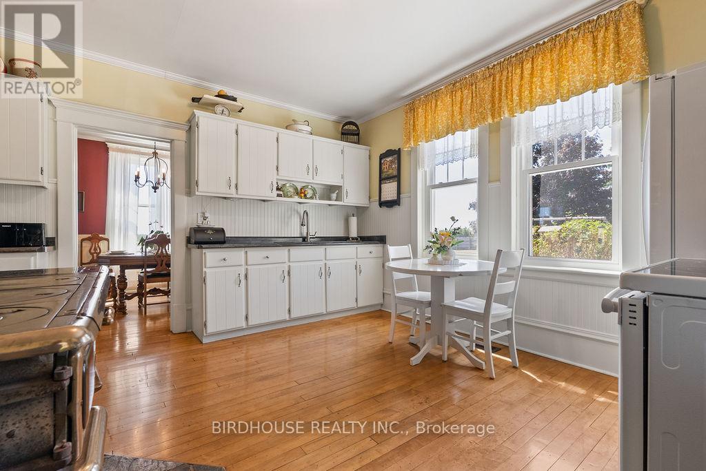 277 Sandhills Road, Kawartha Lakes, Ontario  K0M 2T0 - Photo 9 - X12347374