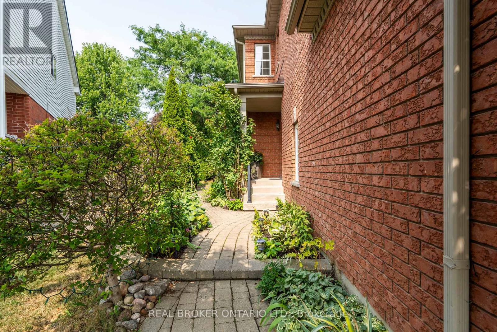 21 Shenandoah Drive, Whitby (Williamsburg), Ontario  L1P 1S9 - Photo 2 - E12345985