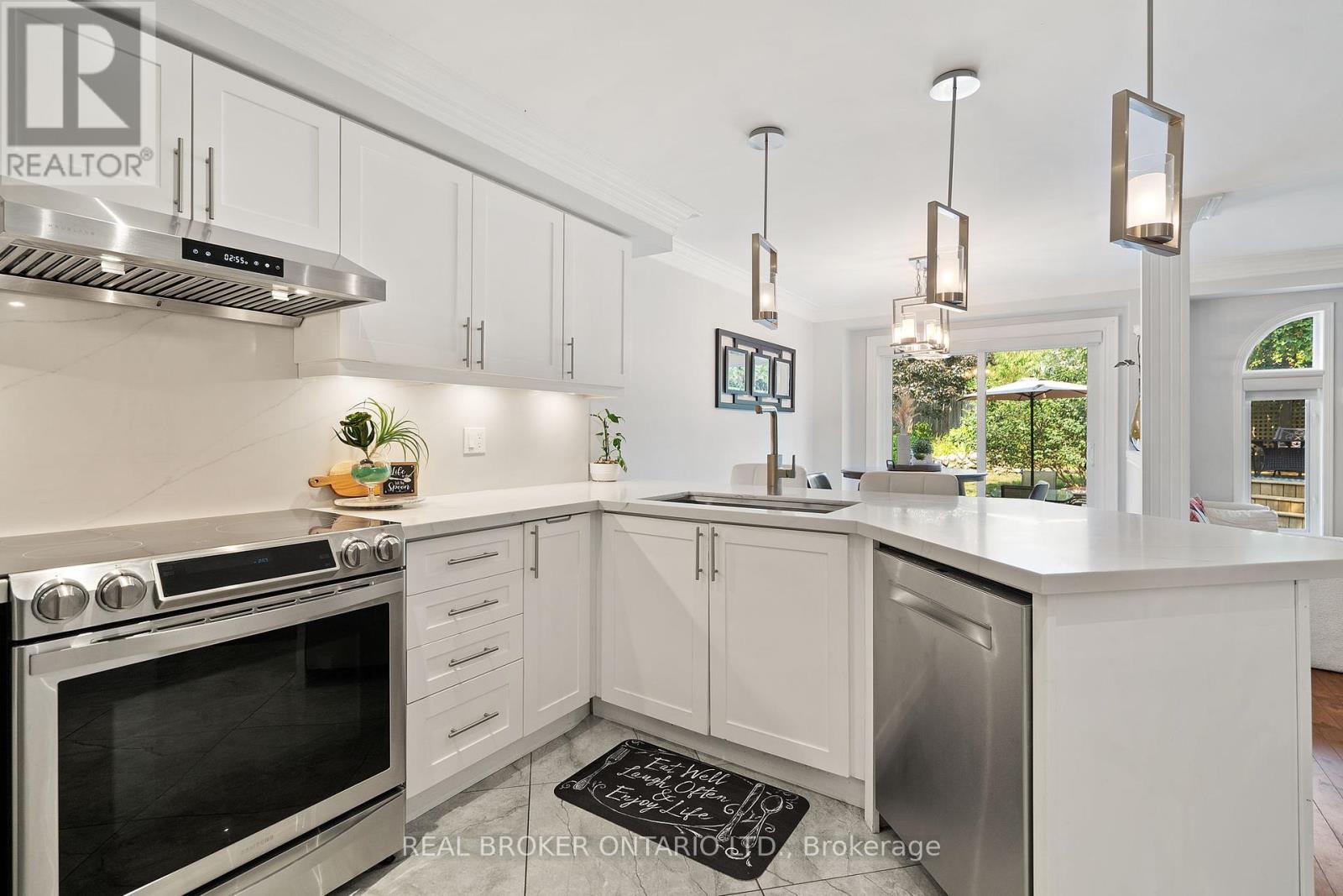 21 Shenandoah Drive, Whitby (Williamsburg), Ontario  L1P 1S9 - Photo 7 - E12345985
