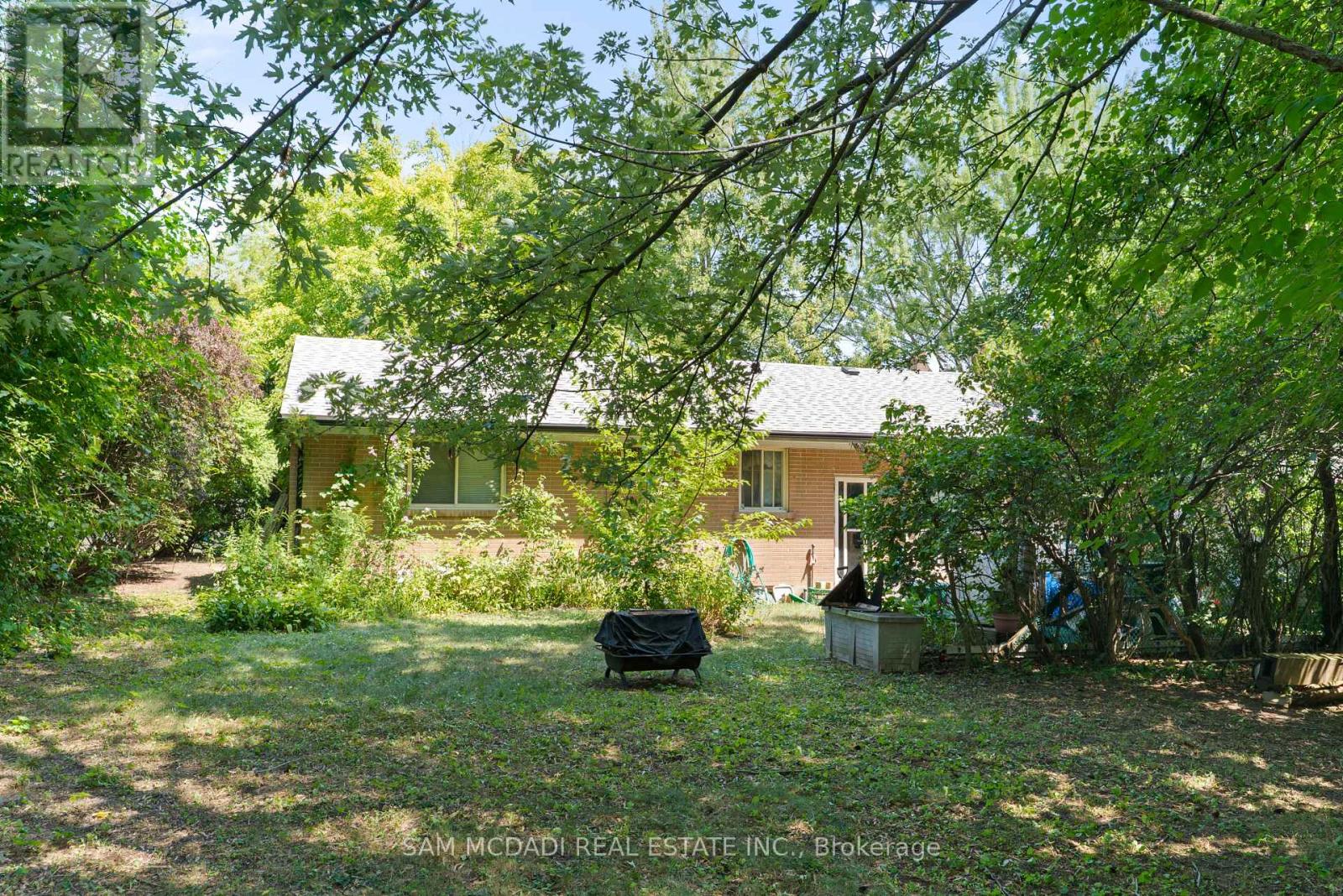 1610 Magenta Court, Mississauga, Ontario  L5G 3A7 - Photo 7 - W12351298