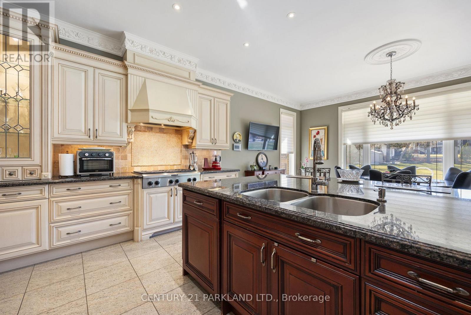 16 Boyle Drive, Richmond Hill, Ontario  L4C 6C9 - Photo 33 - N12352834
