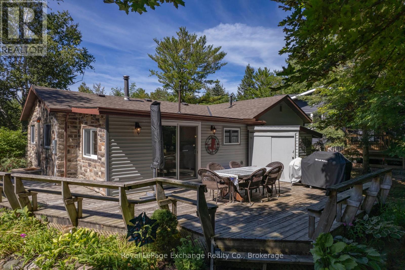 109 Gordon Street N, Huron-Kinloss, Ontario N2Z 0B3 - Photo 3 - X12352917