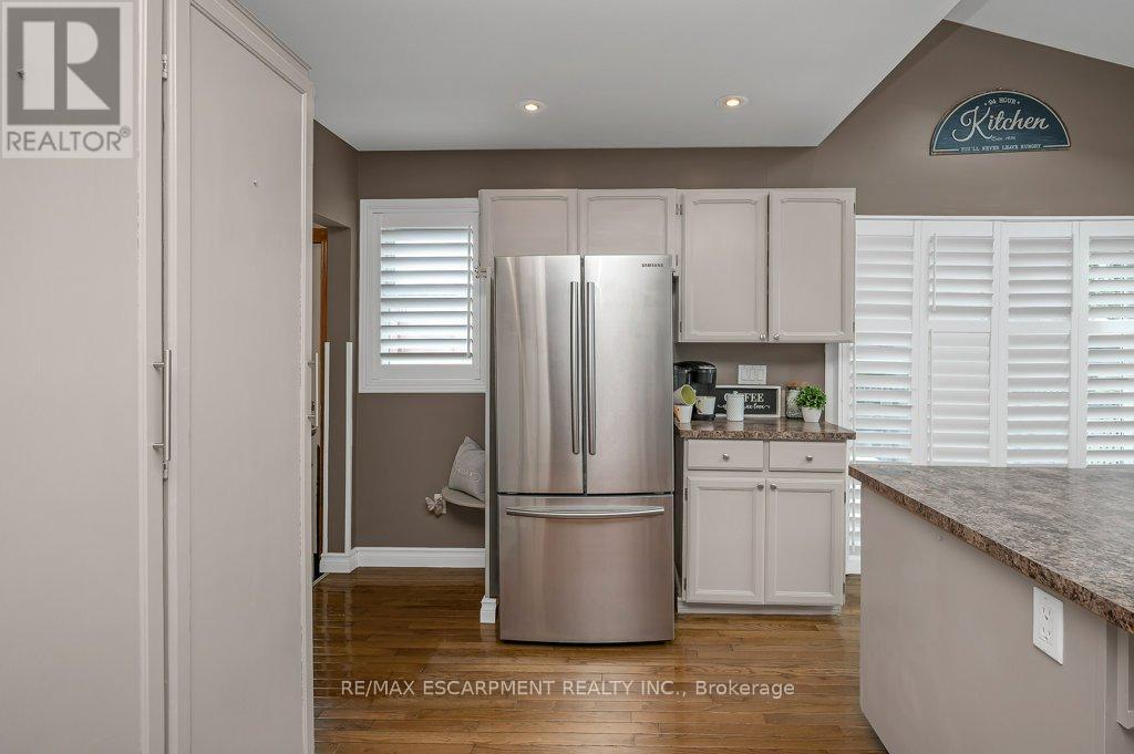 480 Mohawk Road W, Hamilton (Westcliffe), Ontario  L9C 1X4 - Photo 13 - X12352859