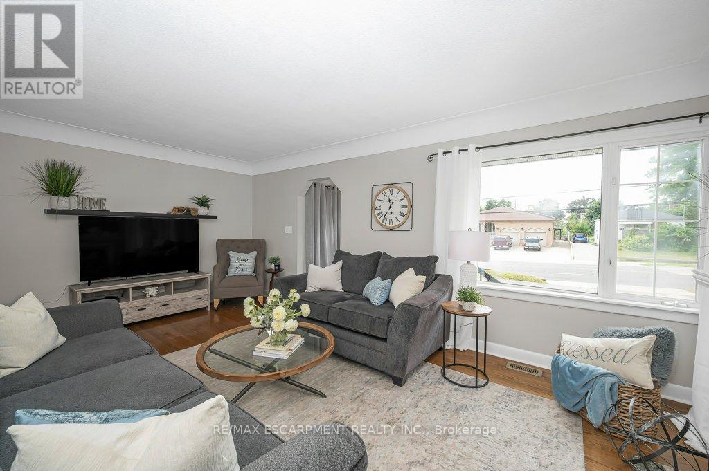 480 Mohawk Road W, Hamilton (Westcliffe), Ontario  L9C 1X4 - Photo 5 - X12352859
