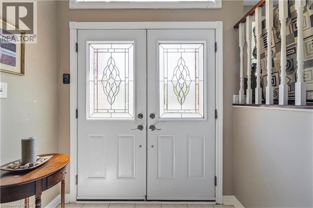 Property at 402 RAMBLEWOOD Drive image 4
