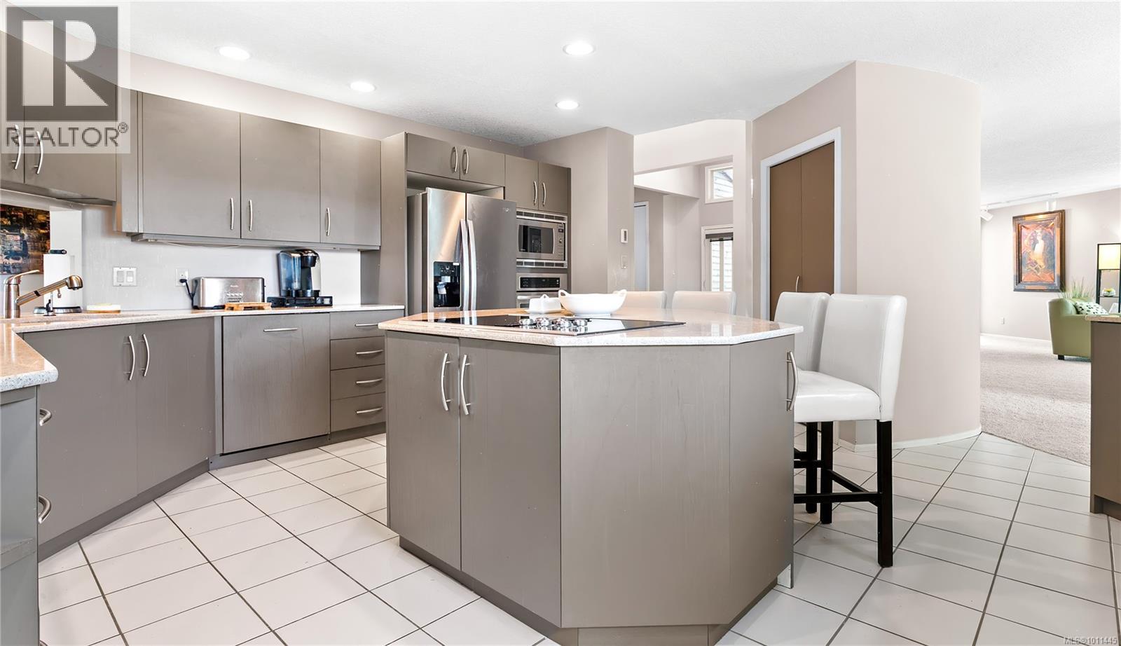 Property at 8152 Woodwyn Terr image 2