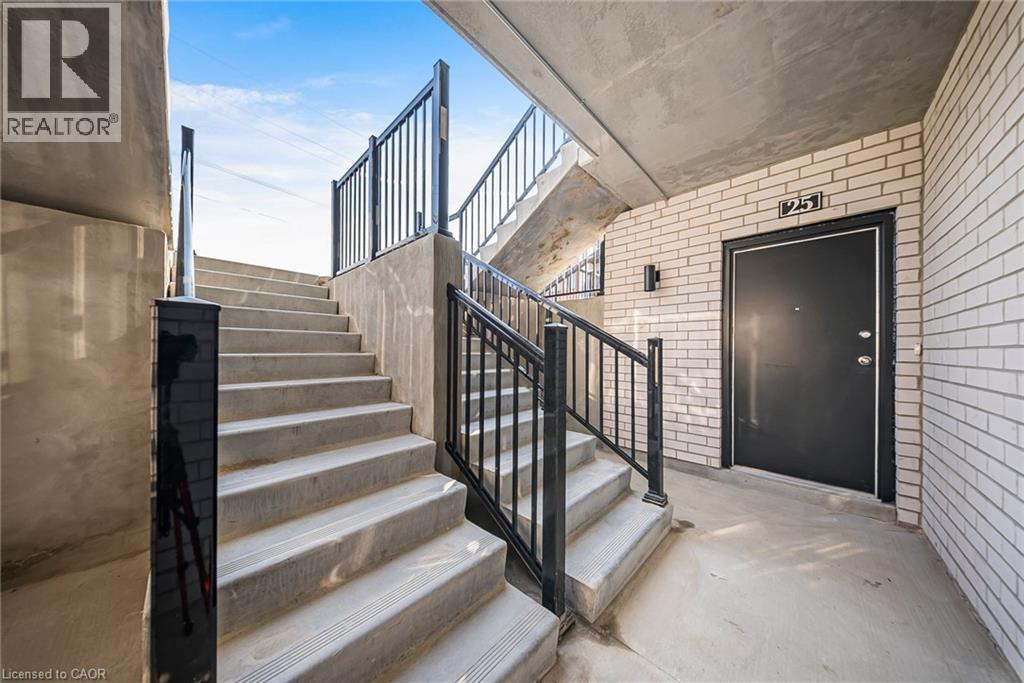 10 South Creek Drive Unit# 25, Kitchener, Ontario  N2R 1N3 - Photo 3 - 40759790