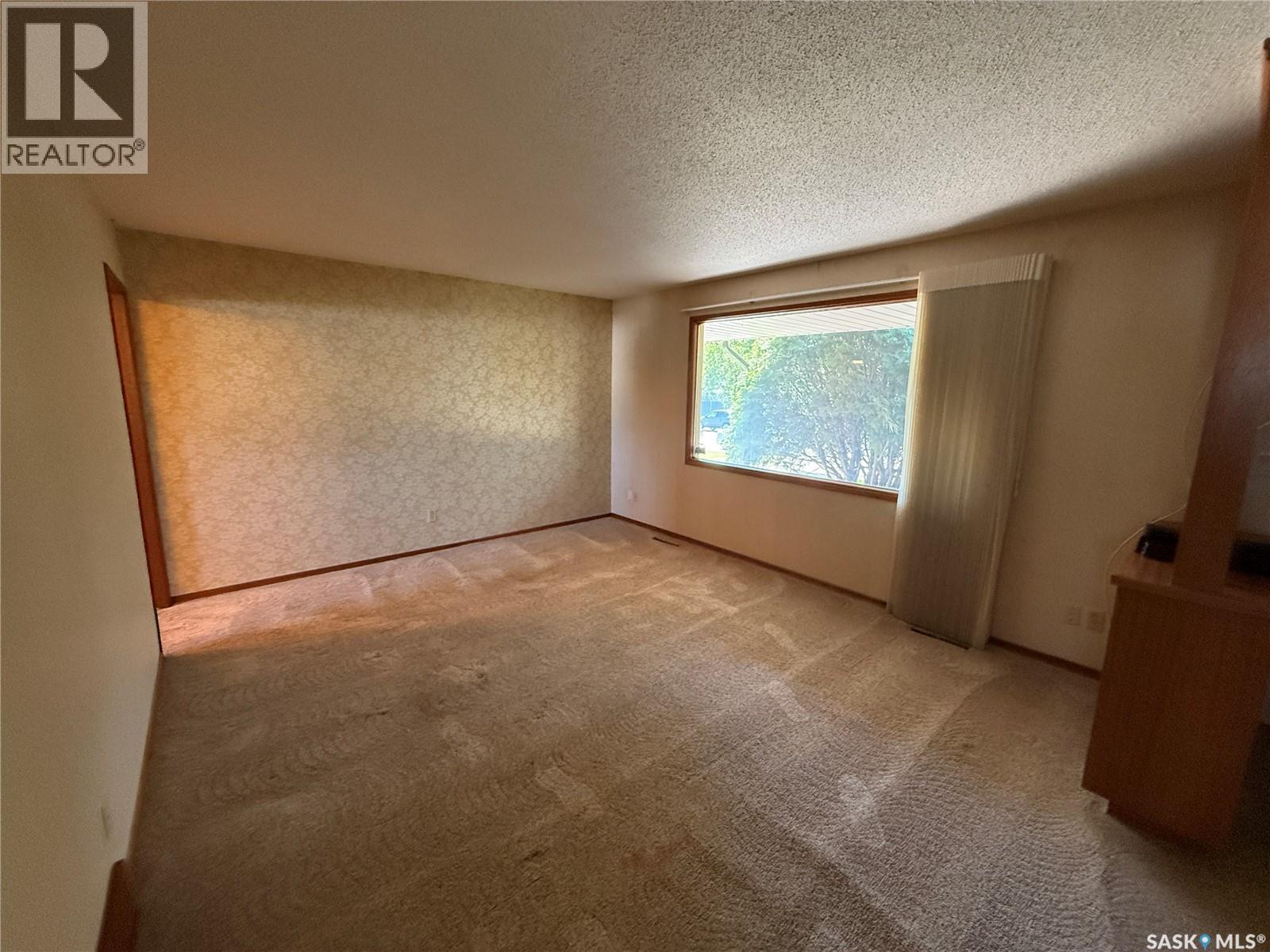 Property at 2510 29th STREET W image 4