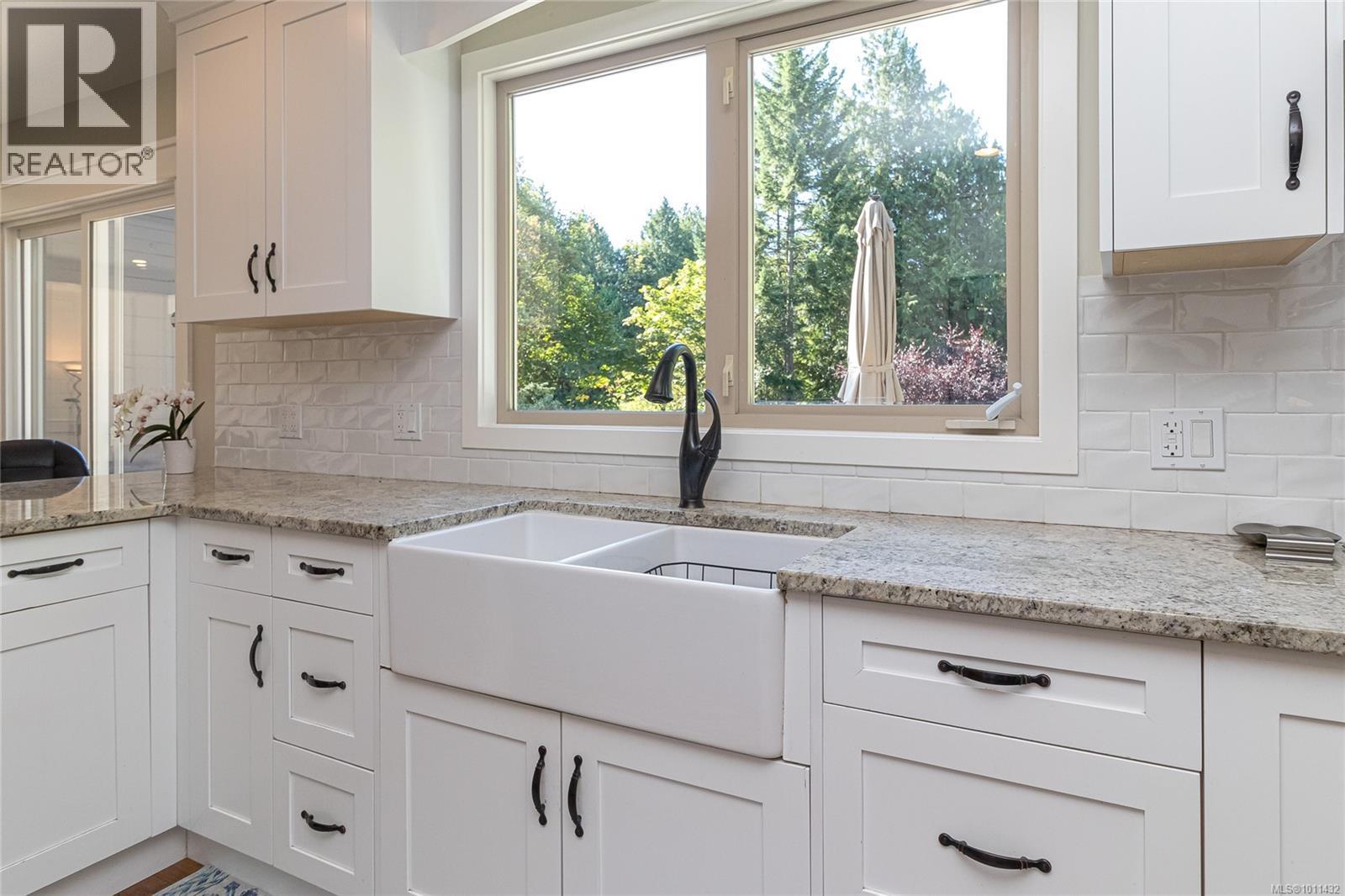 Property at 8781 Forest Park Dr image 3