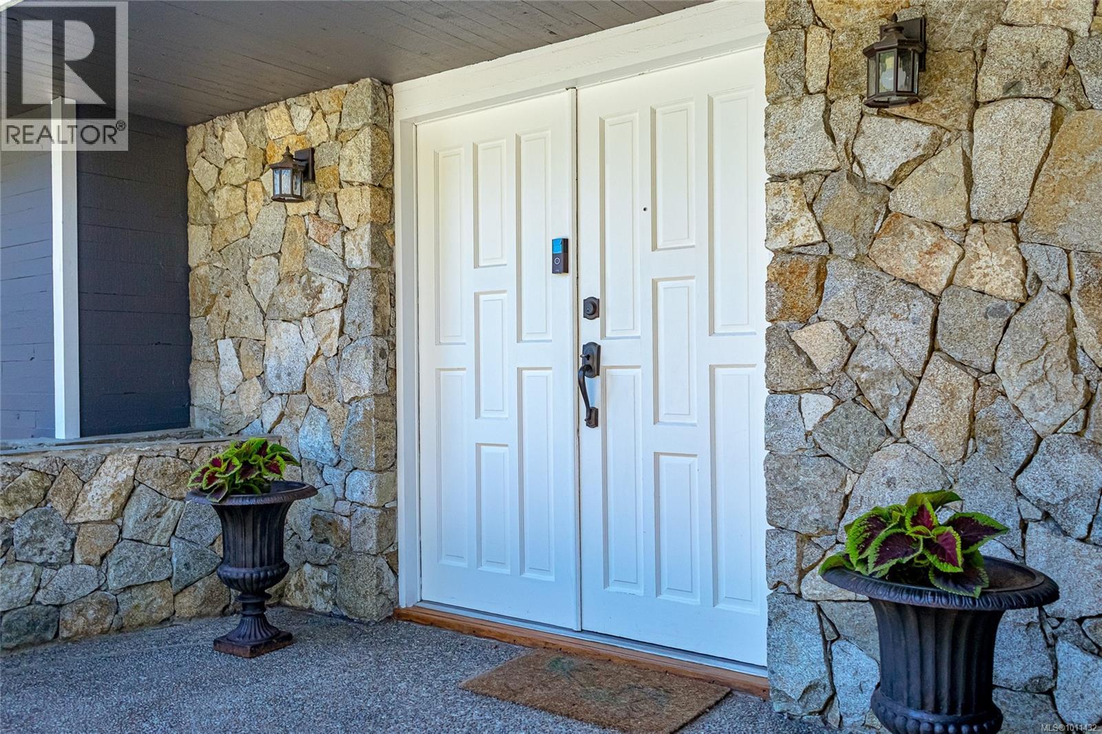 8781 Forest Park Dr, North Saanich, British Columbia V8L 4E8 - Photo 5 - 1011432