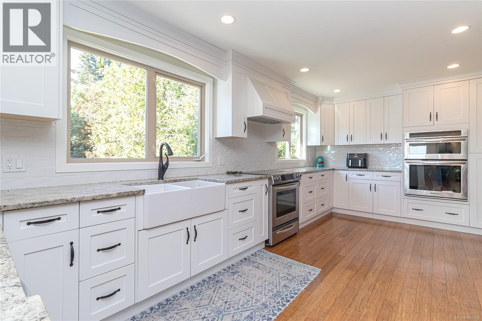 Property at 8781 Forest Park Dr image 2