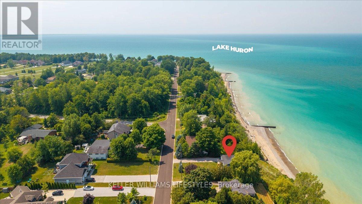 4148 Bluepoint Drive, Plympton-Wyoming (Plympton Wyoming), Ontario  N0N 1J6 - Photo 38 - X12353051