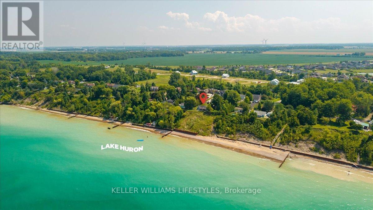 4148 Bluepoint Drive, Plympton-Wyoming (Plympton Wyoming), Ontario  N0N 1J6 - Photo 39 - X12353051