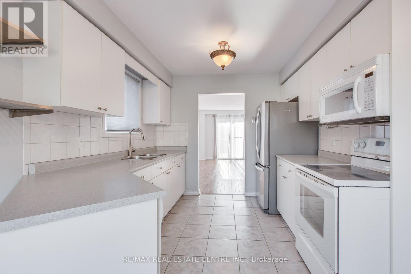874 Shelborne Street, London South, Ontario  N5Z 5A8 - Photo 8 - X12352898