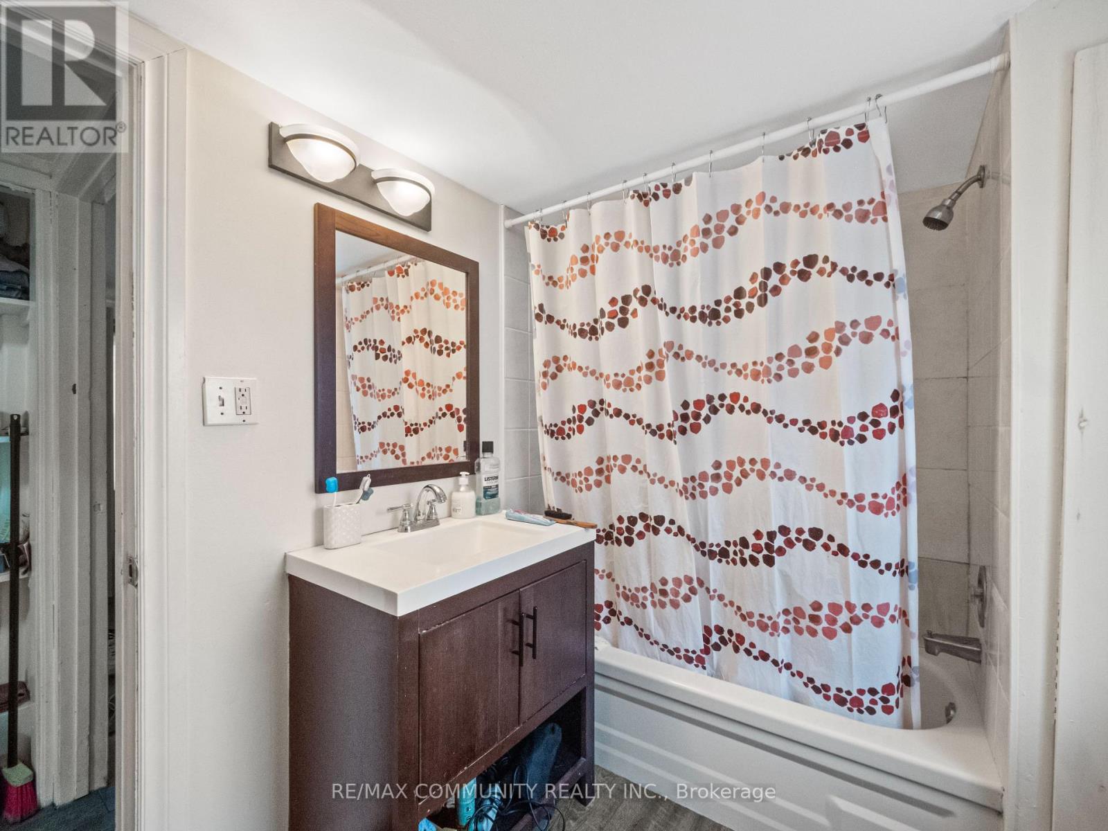 4769 Mcdougall Crescent, Niagara Falls, Ontario  L2E 1B8 - Photo 13 - X12352974