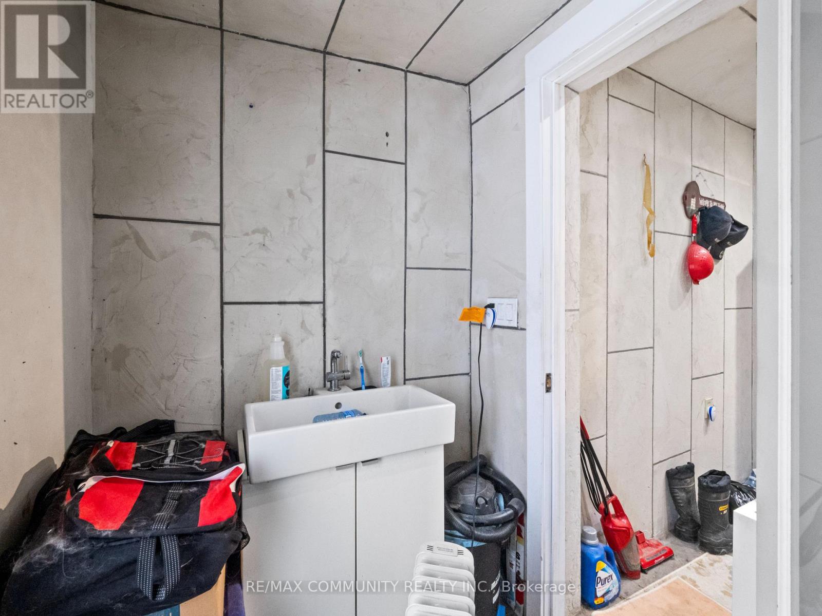 4769 Mcdougall Crescent, Niagara Falls, Ontario  L2E 1B8 - Photo 17 - X12352974