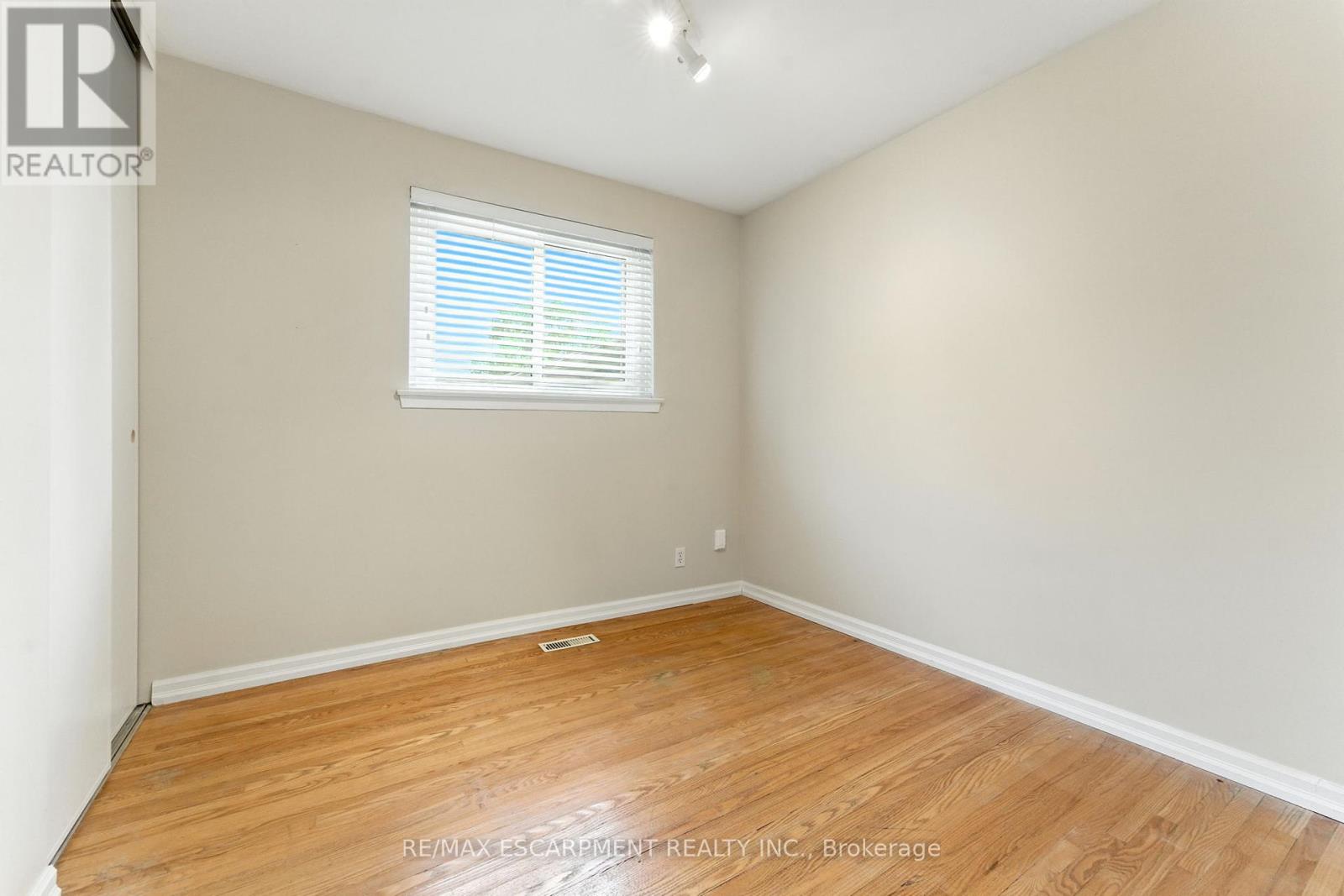 51 Pleasant Avenue, Hamilton, Ontario  L9H 3T2 - Photo 18 - X12352976