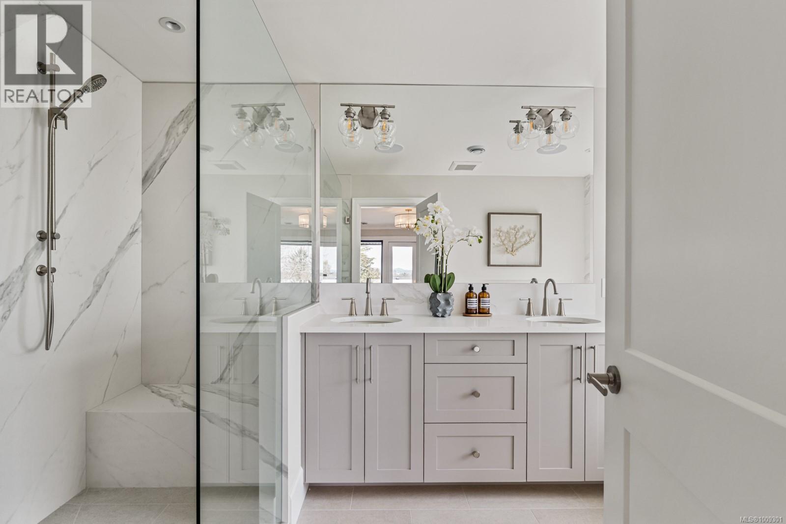 1918 Shotbolt Rd, Victoria, British Columbia  V8S 1H2 - Photo 24 - 1009301