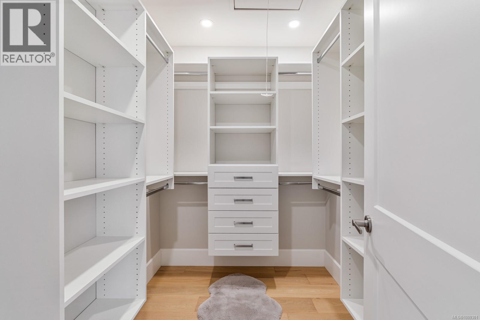 1918 Shotbolt Rd, Victoria, British Columbia  V8S 1H2 - Photo 27 - 1009301