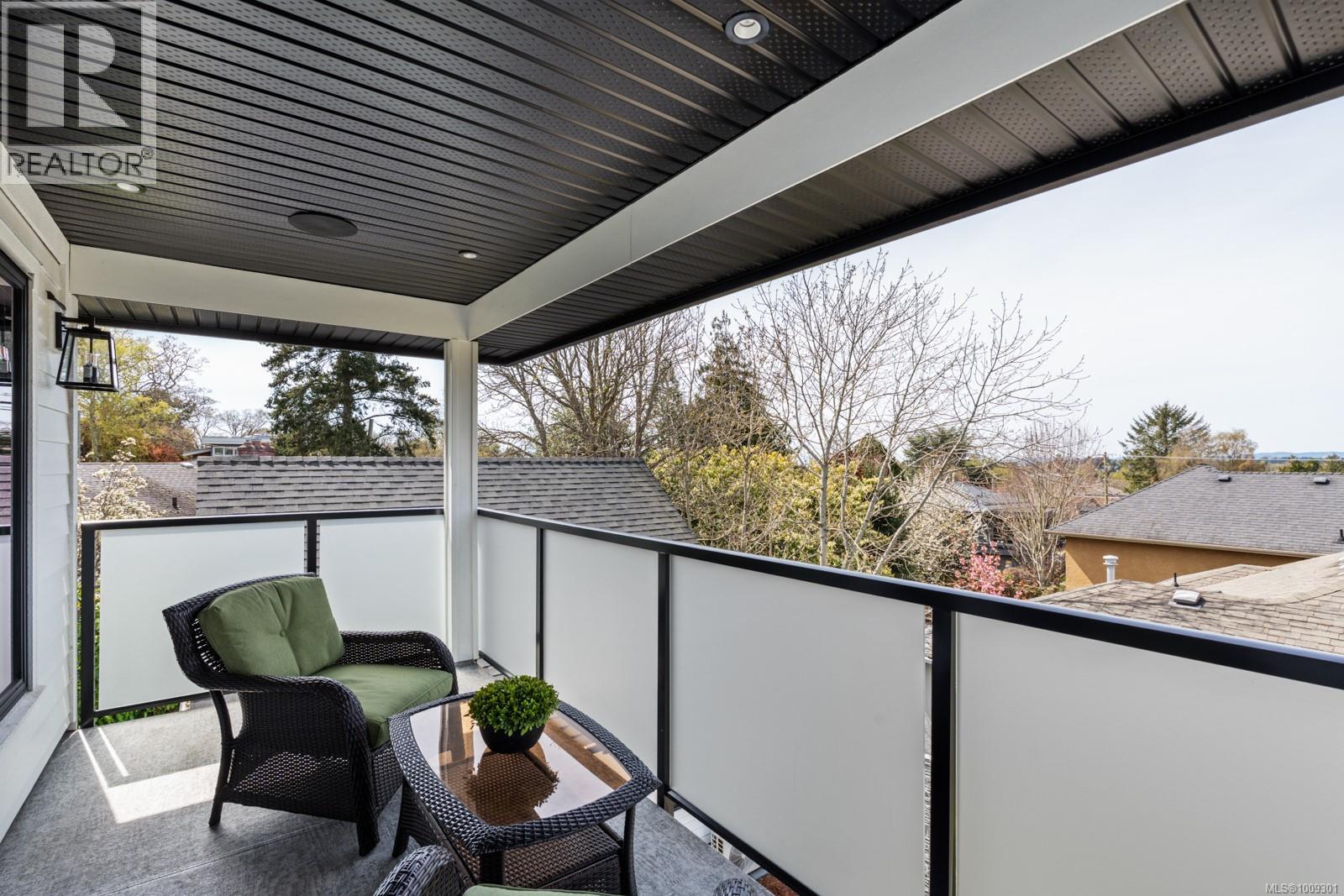 1918 Shotbolt Rd, Victoria, British Columbia  V8S 1H2 - Photo 37 - 1009301