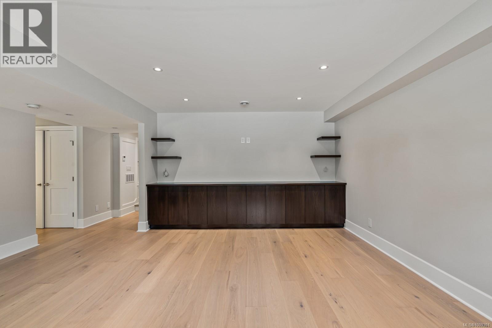 1918 Shotbolt Rd, Victoria, British Columbia  V8S 1H2 - Photo 40 - 1009301