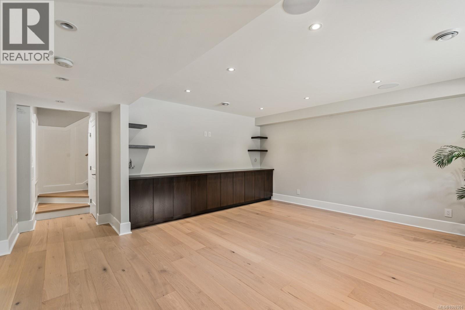 1918 Shotbolt Rd, Victoria, British Columbia  V8S 1H2 - Photo 42 - 1009301