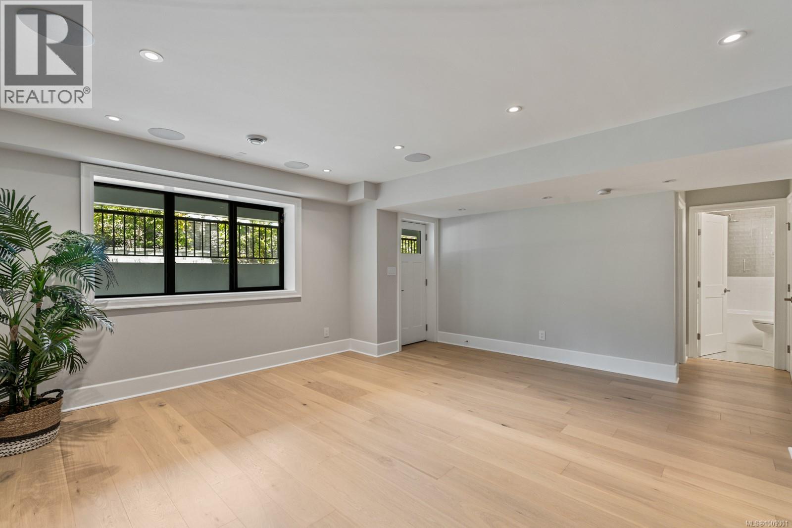 1918 Shotbolt Rd, Victoria, British Columbia  V8S 1H2 - Photo 43 - 1009301